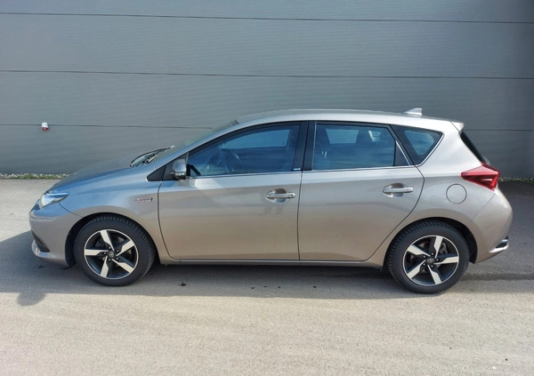 Toyota Auris cena 61500 przebieg: 56000, rok produkcji 2016 z Góra małe 154